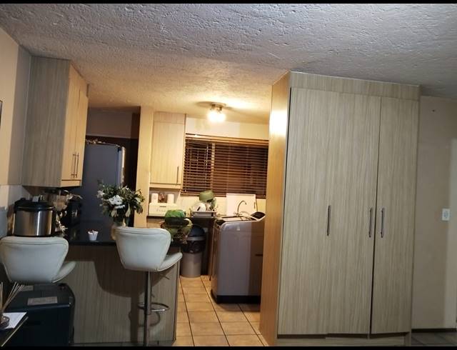 2 BEDROOM APARTMENT FOR SALE IN GLEN MARAIS